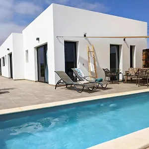 https://casa-zen-design-swimming-pool.in-canary-islands.com